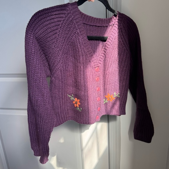 Vintage Hand Knit Floral Embroidered Deep Grape Purple Crop Cardigan Sweater - Picture 2 of 3